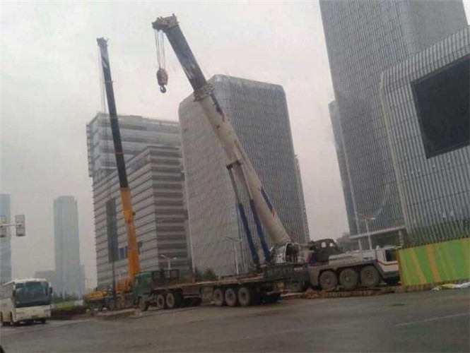 丰润区“自动找平”—— 吊车的 “平地神器” 技术